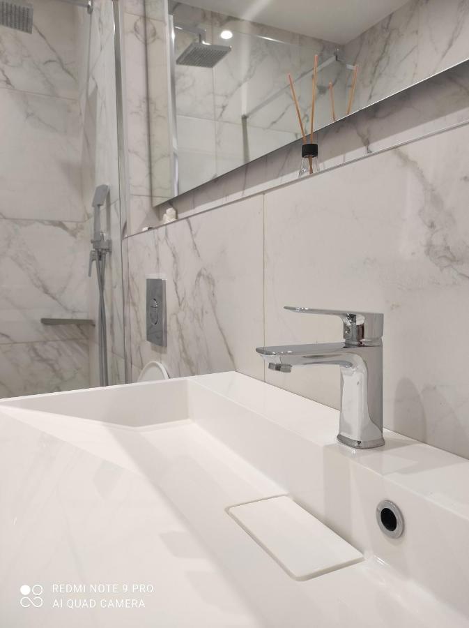 New Modern Apartment Uzhhorod Luaran gambar